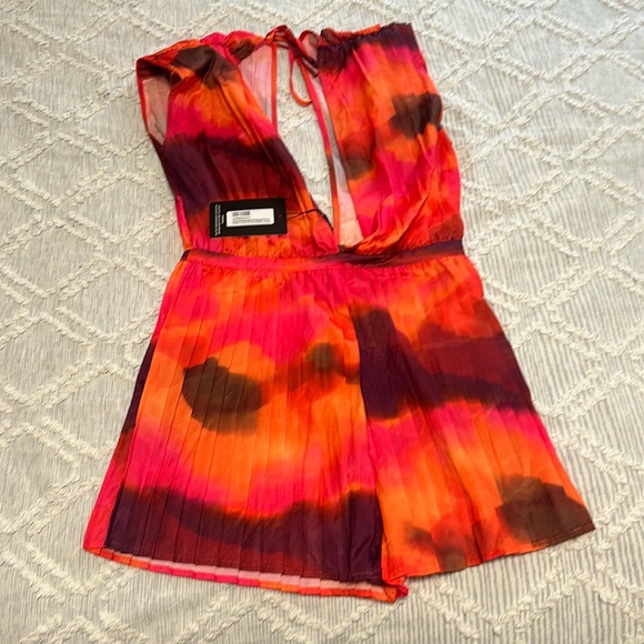 Pink Wave Print Pleated Shoulder Pad Plunge Romper - Picture 2 of 6
